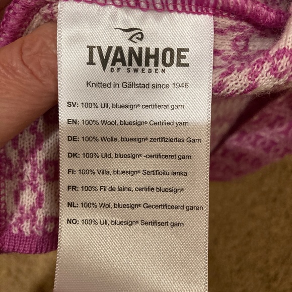 Beautiful Ivanhoe of Sweden Women’s Cardigan-style Sweater with single tie. - Picture 4 of 12